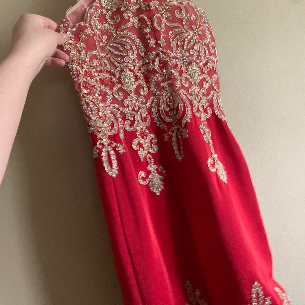 Dresses - Picture 5 of 8